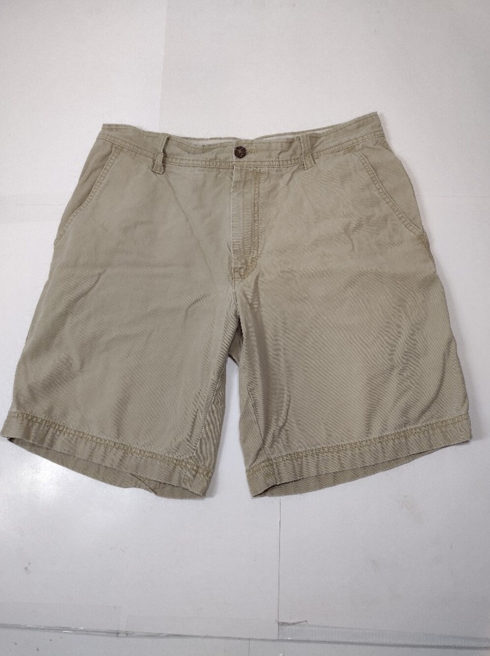Izod Men's Flat-Front Cotton Shorts in Khaki Size (33)